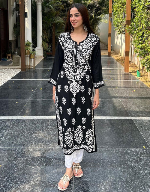 Buy online Black Colored Straight Kurta from Kurta Kurtis for Women by  Surhi for ₹219 at 82% off | 2024 Limeroad.com